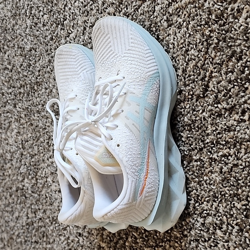 Asics Novablast